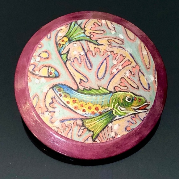 Vintage Handmade Artisan Big Fish Rainbow Trout Wooden Painted Round Brooch Pin - Picture 1 of 5